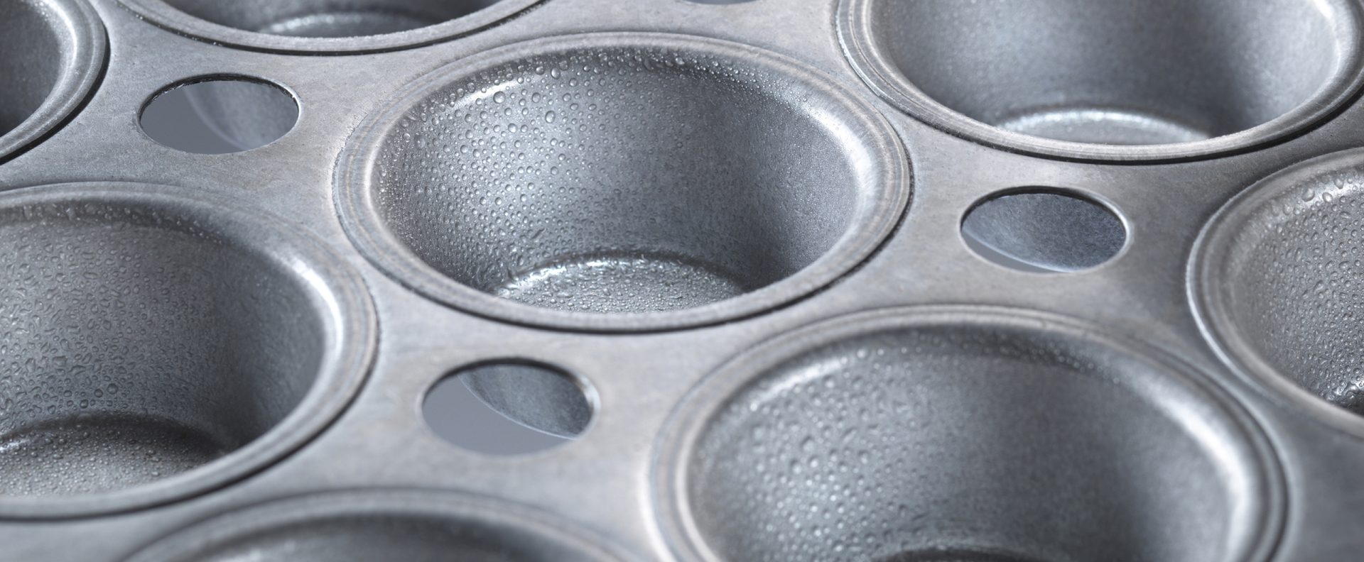 Muffin/Cupcake Pan with Cake Grease from Synova